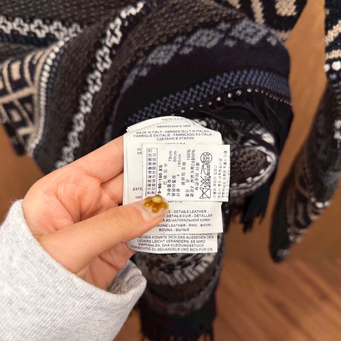 페이 하이넥 롱 니트 에스닉 기하학 패턴 레더 프린지 디테일 루즈핏 차콜 상품이미지8