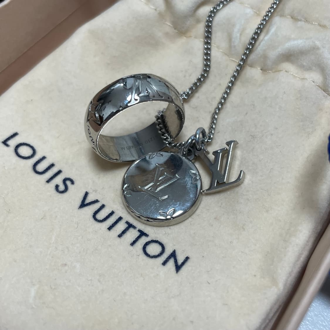 루이비통 정품 참스 목걸이 상품이미지3
