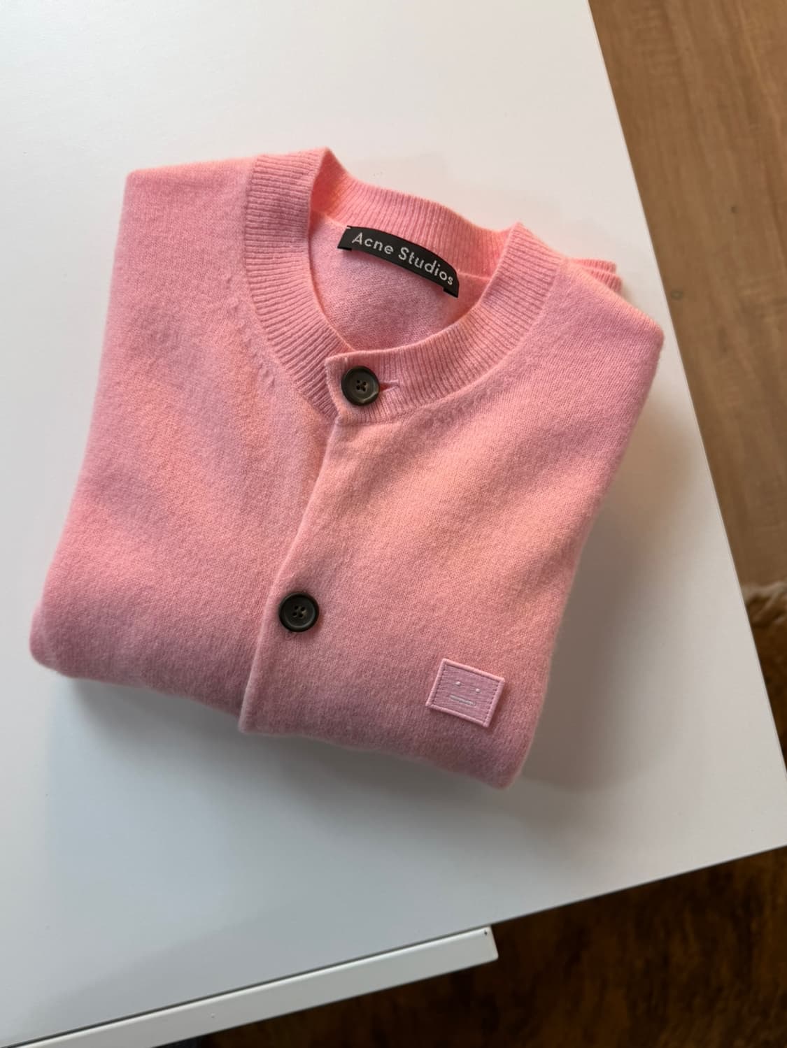 아크네 스튜디오 페이스 로고 울 가디건  상품이미지1