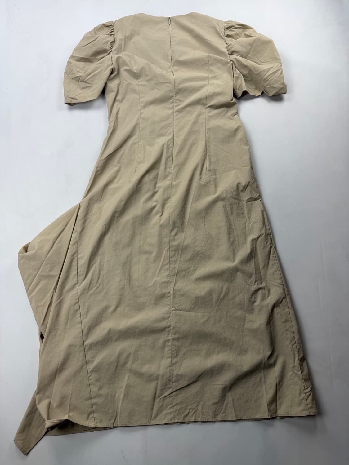 에트몽 Pintuck String Dress, Beige 상품이미지10
