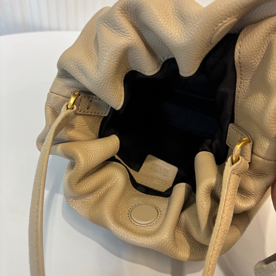 정품 닥스 25ss 플러피플라워 베이지 크로스백     상품이미지10