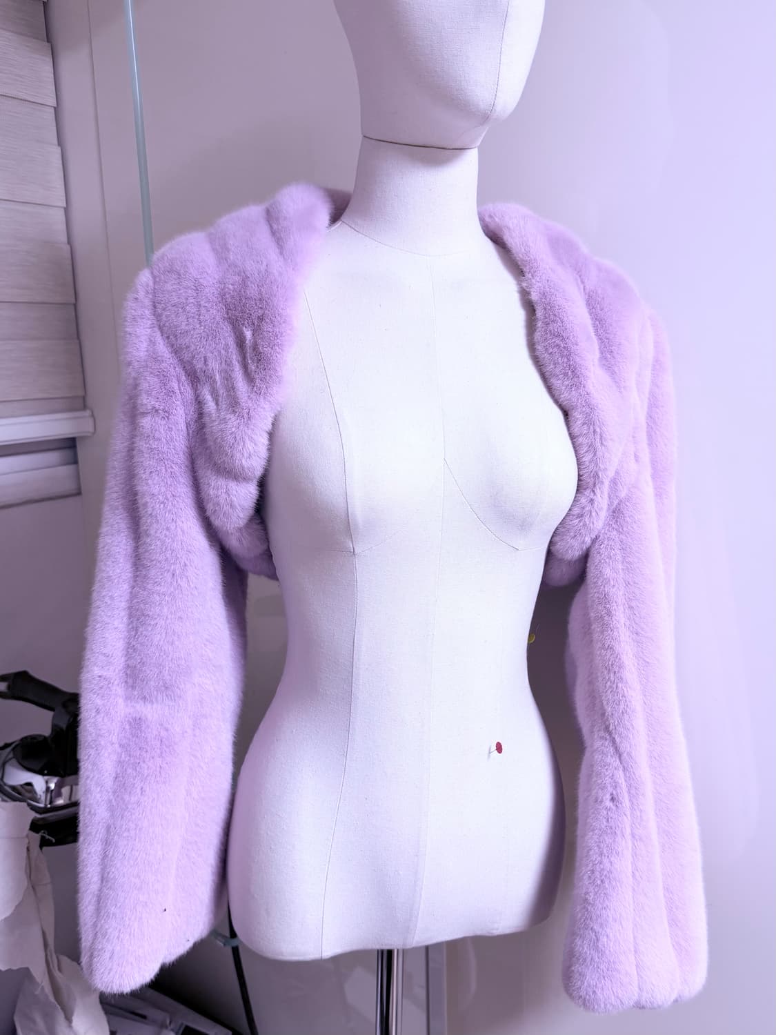 오드원아웃 러블리 크롭 볼레로 퍼자켓 상품이미지1