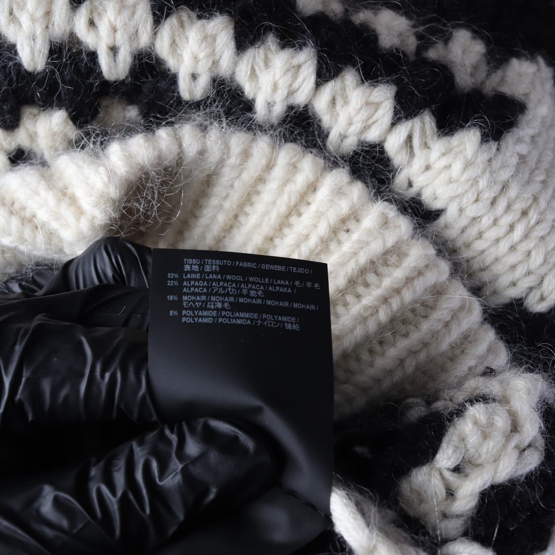 생로랑 스트라이프 다이아몬드 패턴 울 알파카 크루넥 니트 스웨터 상품이미지4