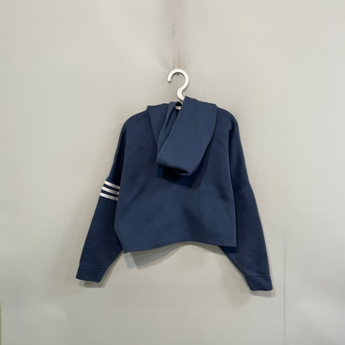 아디다스 여성 크롭 후드티 L  상품이미지3