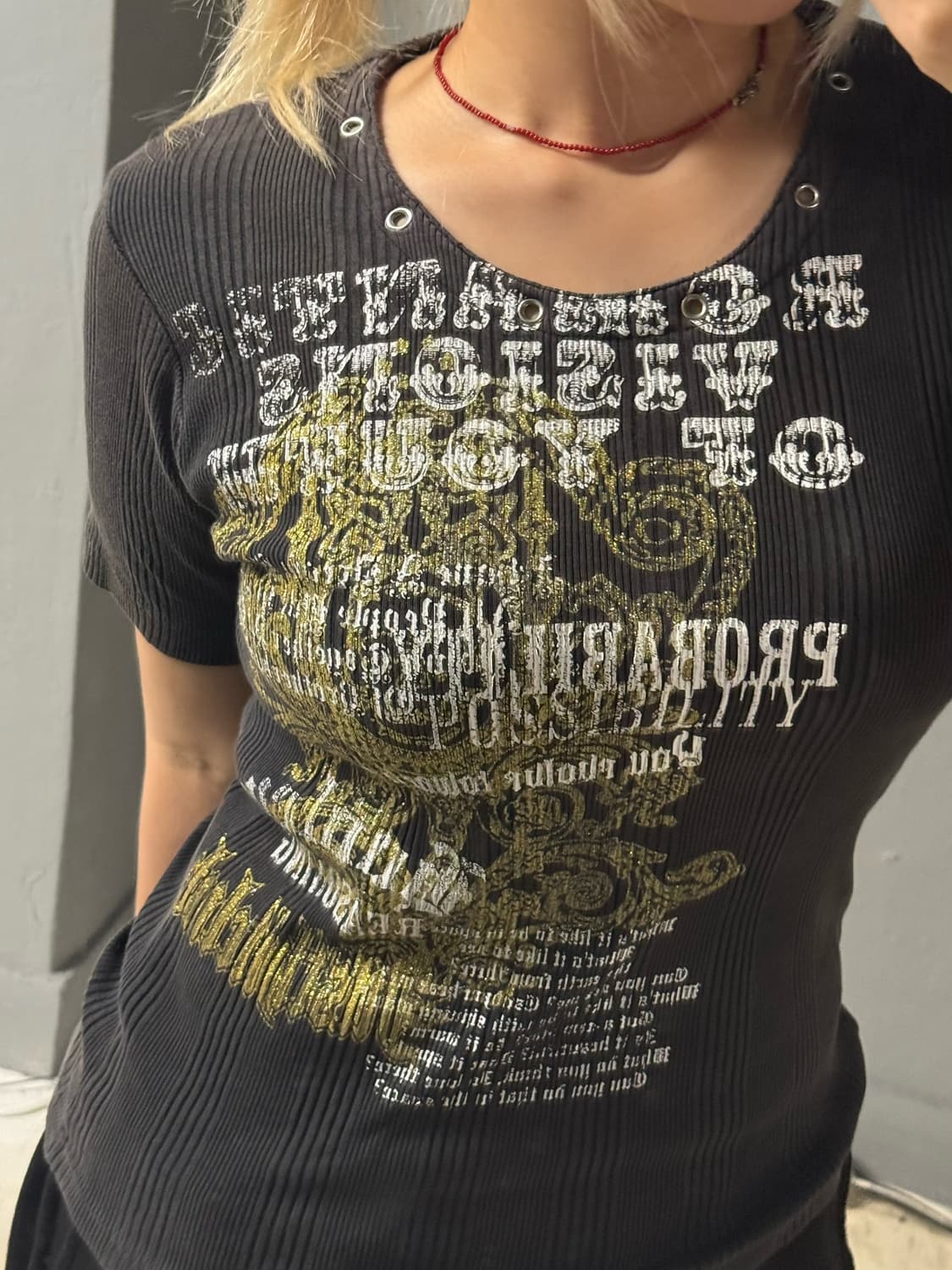 gothic printing & lettering eyelet top 상품이미지3