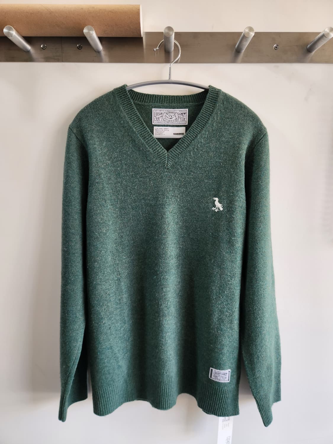 네이버후드 크로우 클래식 브이넥 울 니트 상품이미지1