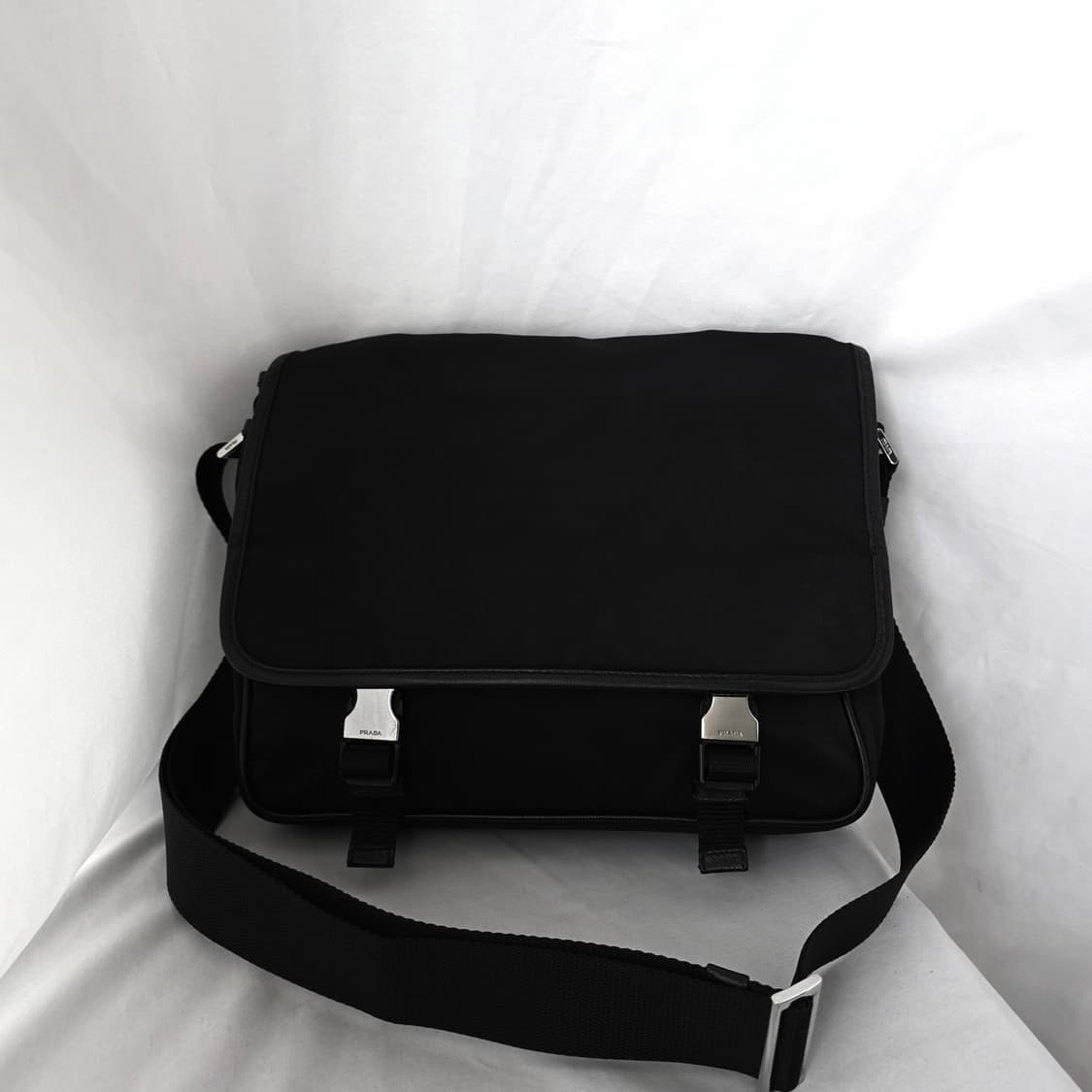 [정품 PRADA] 프라다 투버클 나일론 크로스백 메신저백 남녀공용 상품이미지1