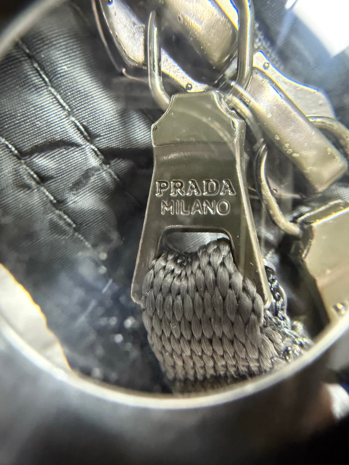 (정품)프라다 차콜 점퍼 50size 상품이미지9