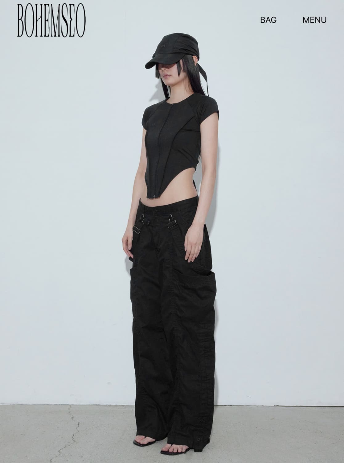 TRACK HALF SLEEVE ZIP UP, BLACK 상품이미지1