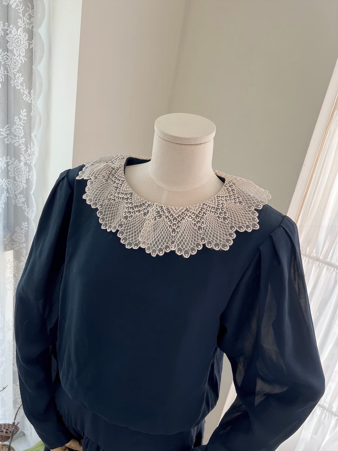 레이스 카라 딥네이비 롱 원피스 상품이미지4