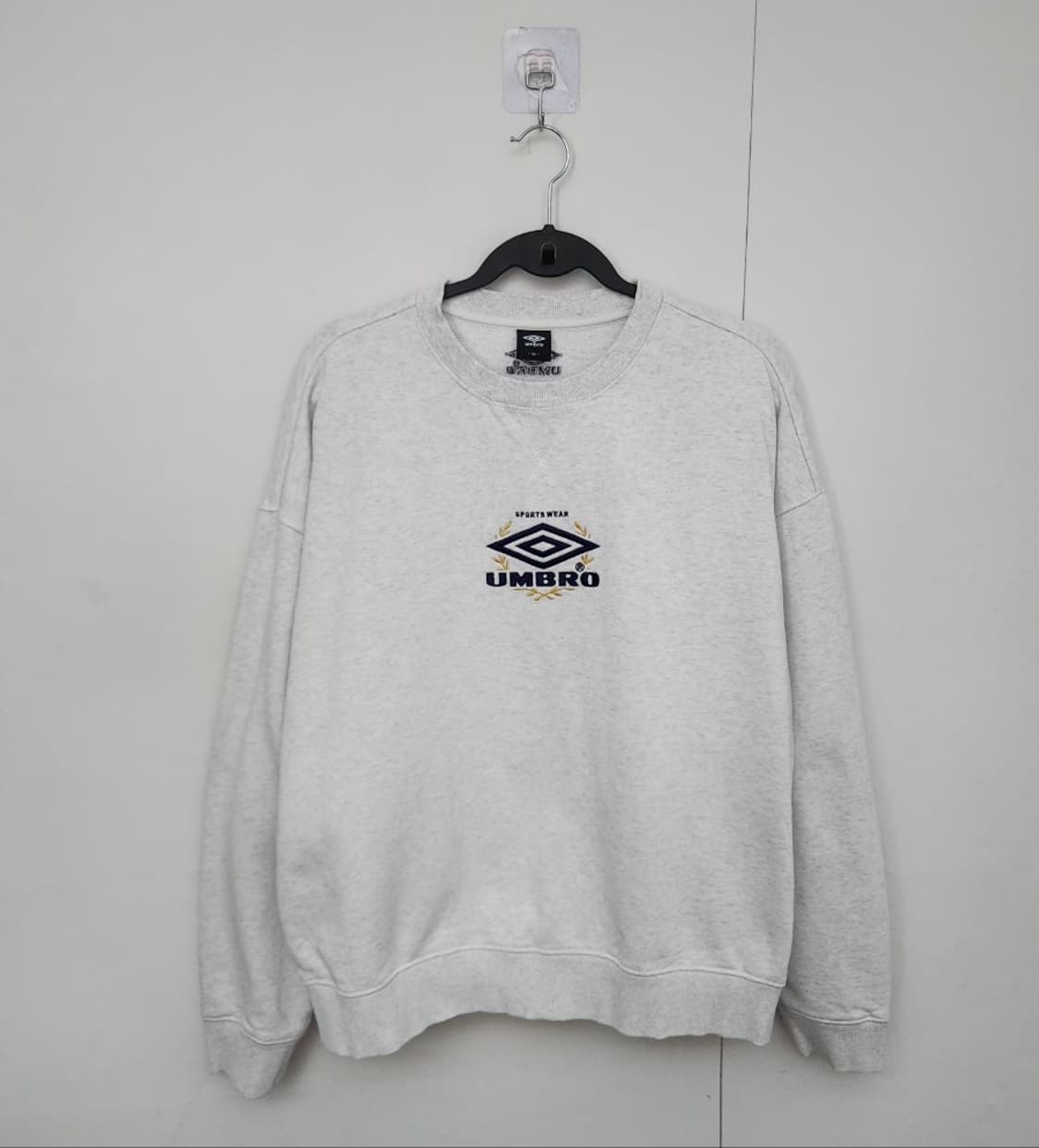 [UMBRO 엄브로] 105 남 맨투맨 상품이미지1