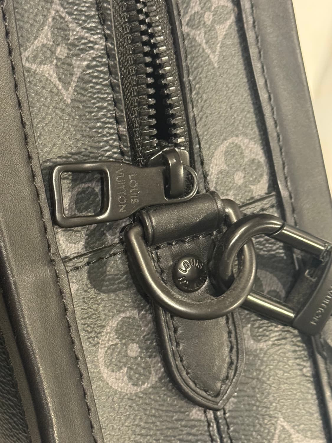 루이비통 소프트 트렁크 모노그램 이클립스 상품이미지4