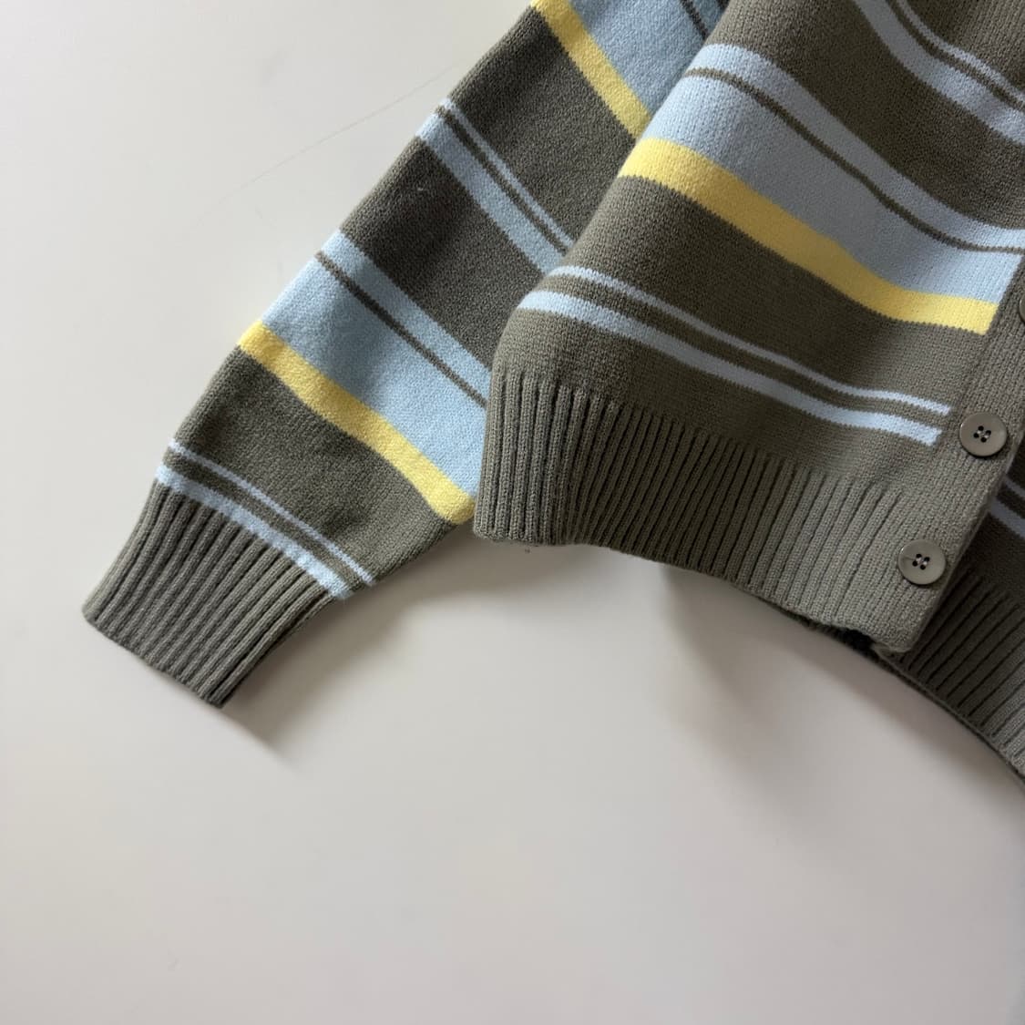 새상품 여자 브이넥 크롭 가디건 상품이미지2