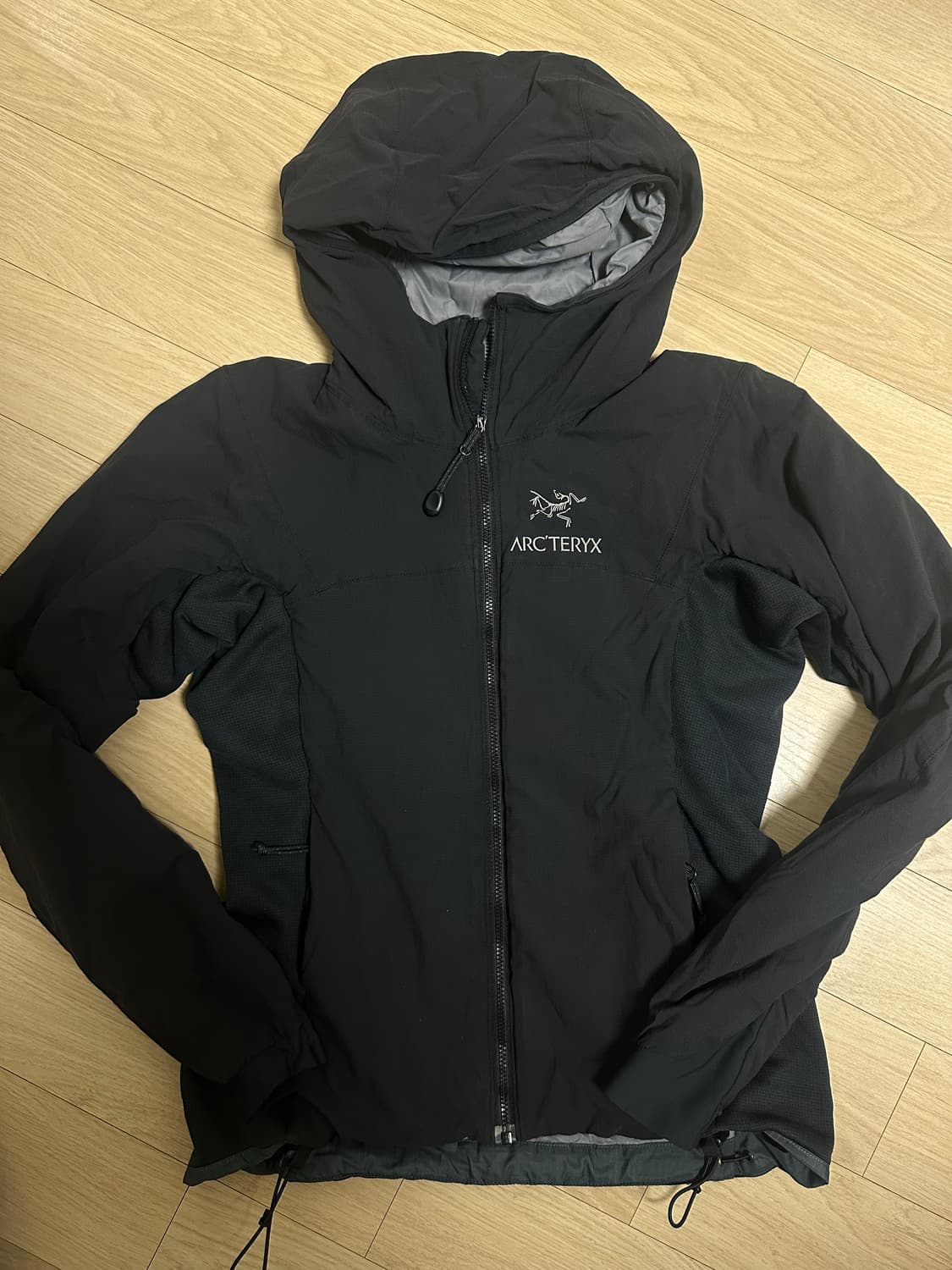 아크테릭스 유럽판 누빔 바람막이 xs 44-55 상품이미지1