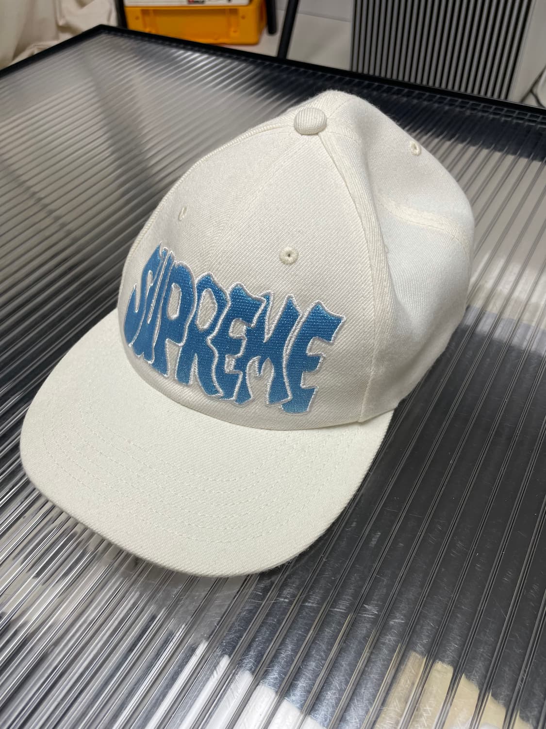  Supreme 슈프림 화이트 볼캡 24SS 상품이미지1