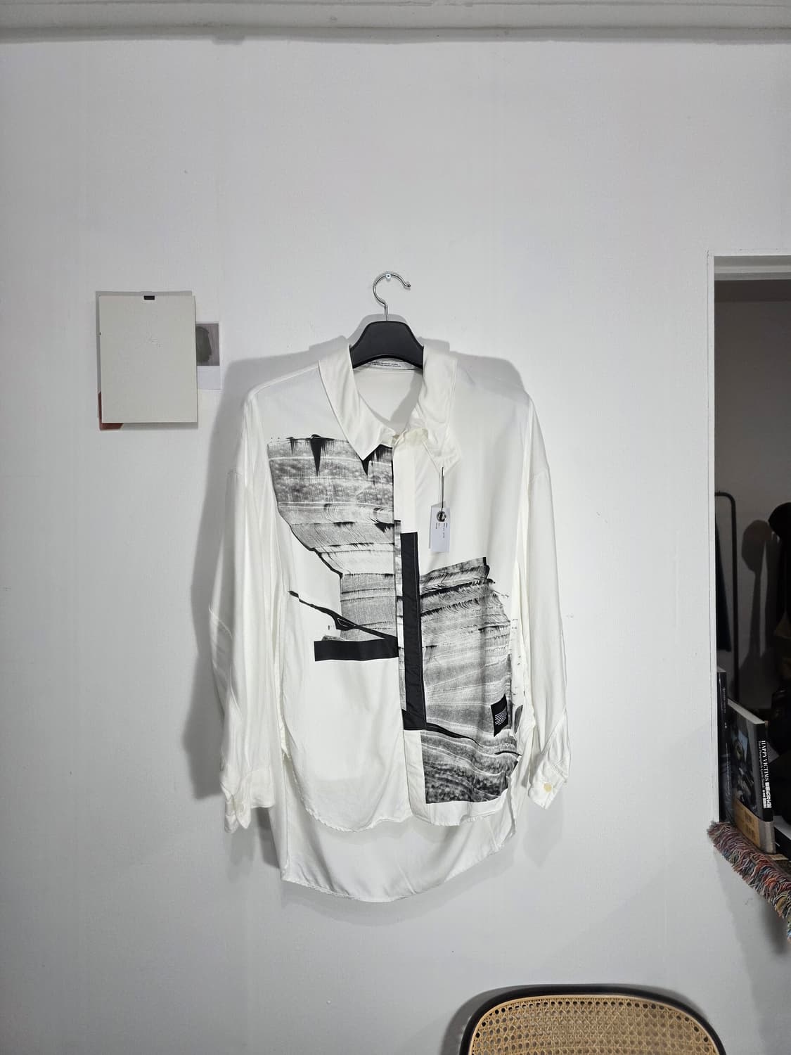 JULIUS 23 spring Graphic Oversized Shirt 상품이미지1