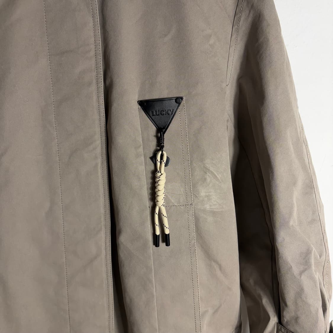 럭키슈에뜨 럭키패치 롱 트렌치코트(36) 상품이미지4