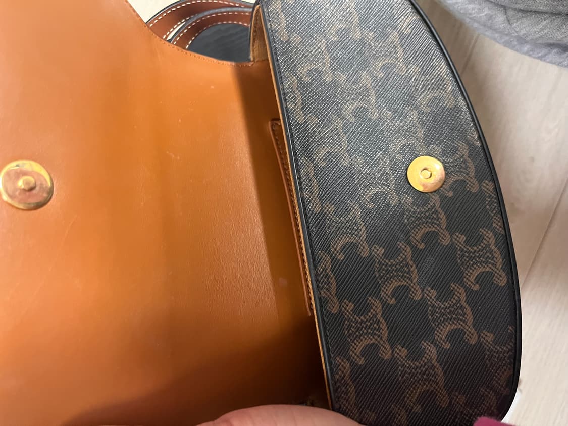 셀린느 클러치 온 스트랩 타부백 상품이미지10