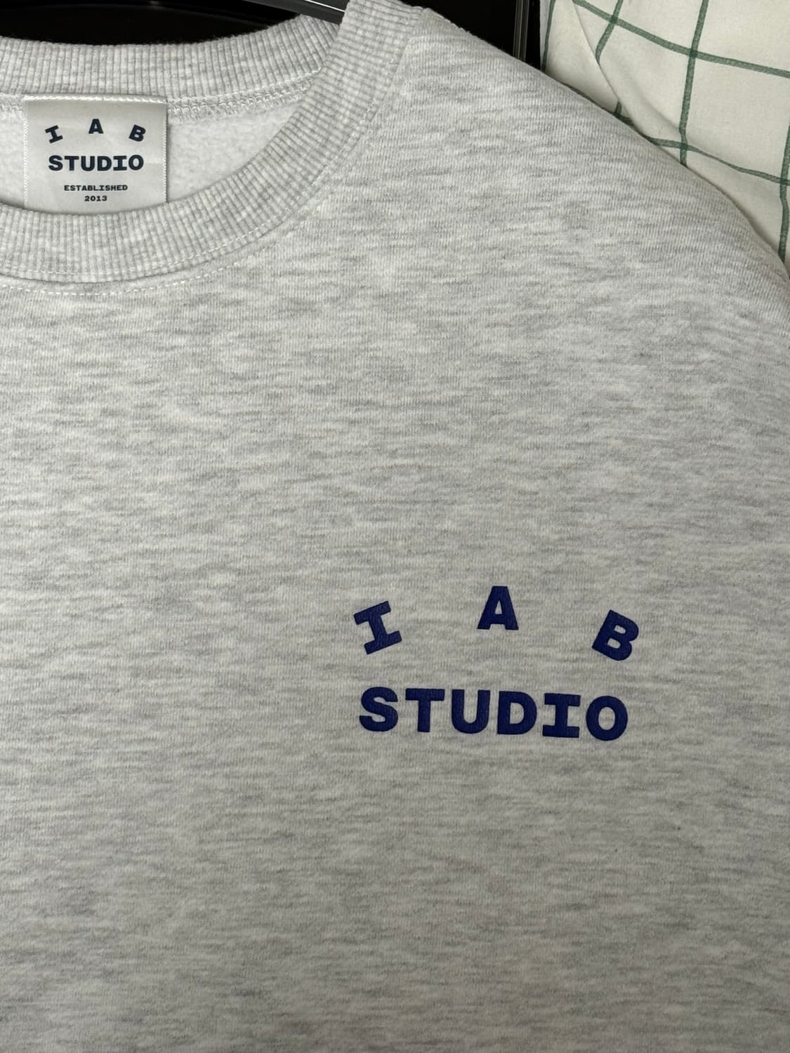 IAB 아이앱 스튜디오 그레이 맨투맨 L 상품이미지5