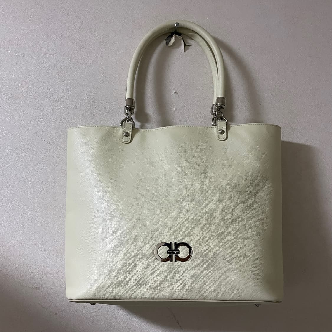 살바토레 페라가모 간치니 사피아노 토트 상품이미지1