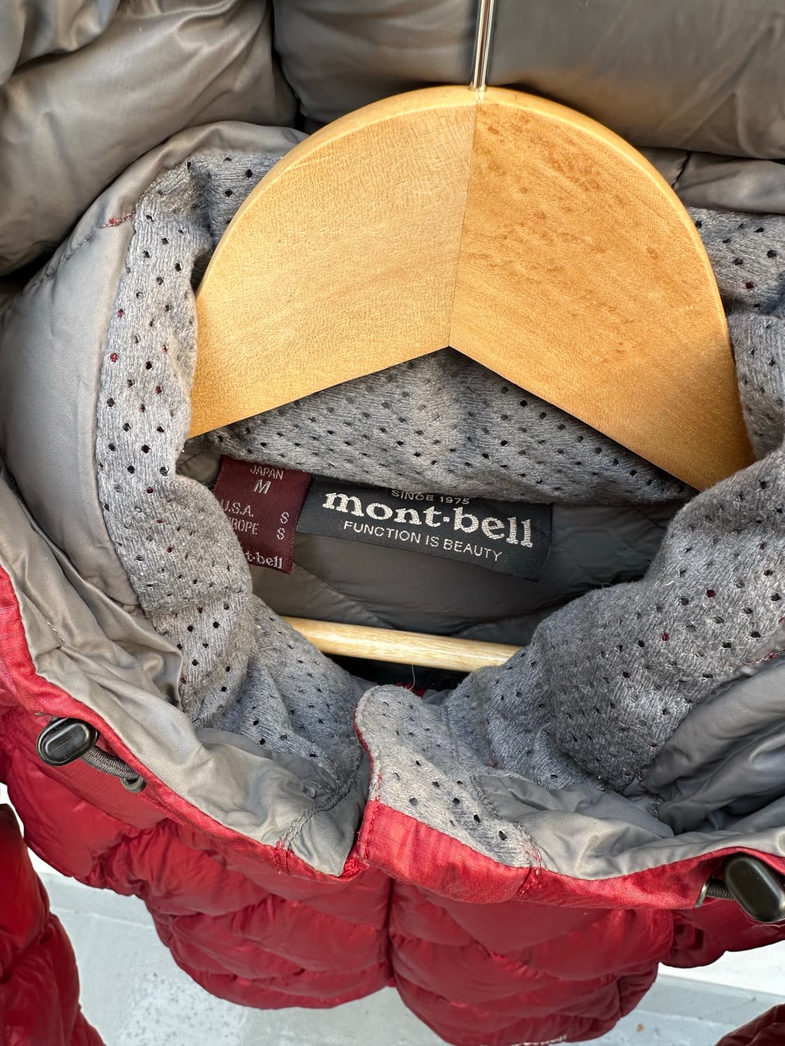 [몽벨] •Alpine Light Down Hood Puffer 상품이미지5