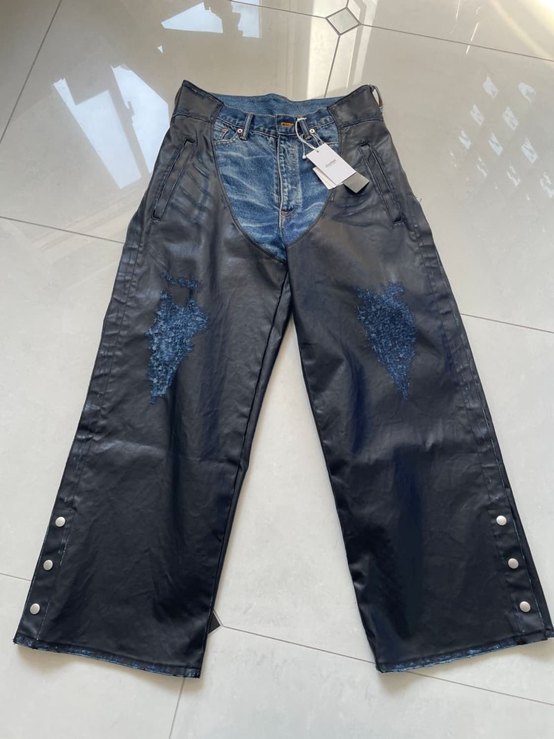 COATING DENIM 가죽 코팅 데님 채프스 팬츠 상품이미지6