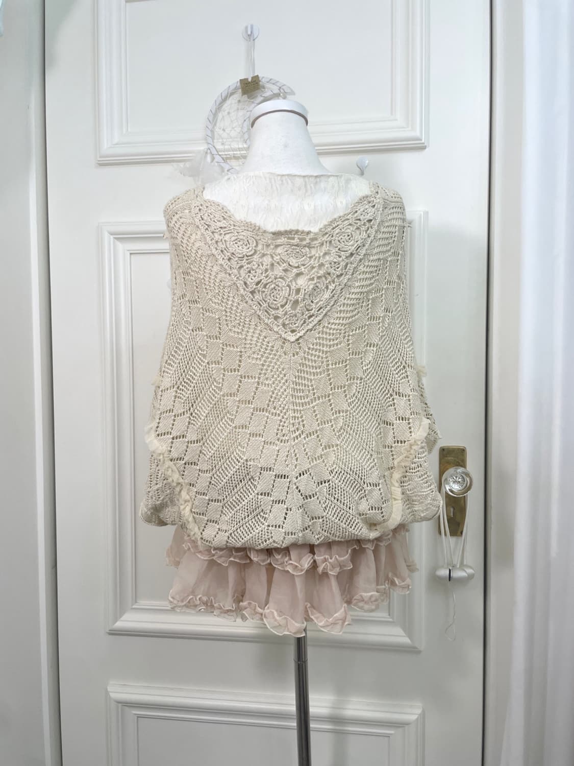 AXES FEMME beige crochet bow point knit 상품이미지3