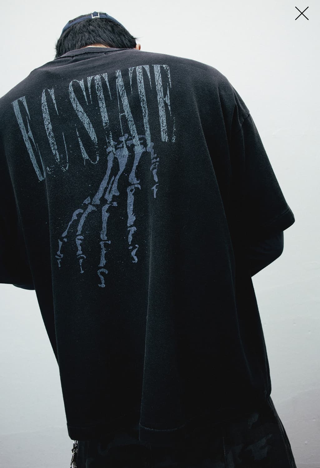 BACK SKULL HAND T-SHIRT 상품이미지4