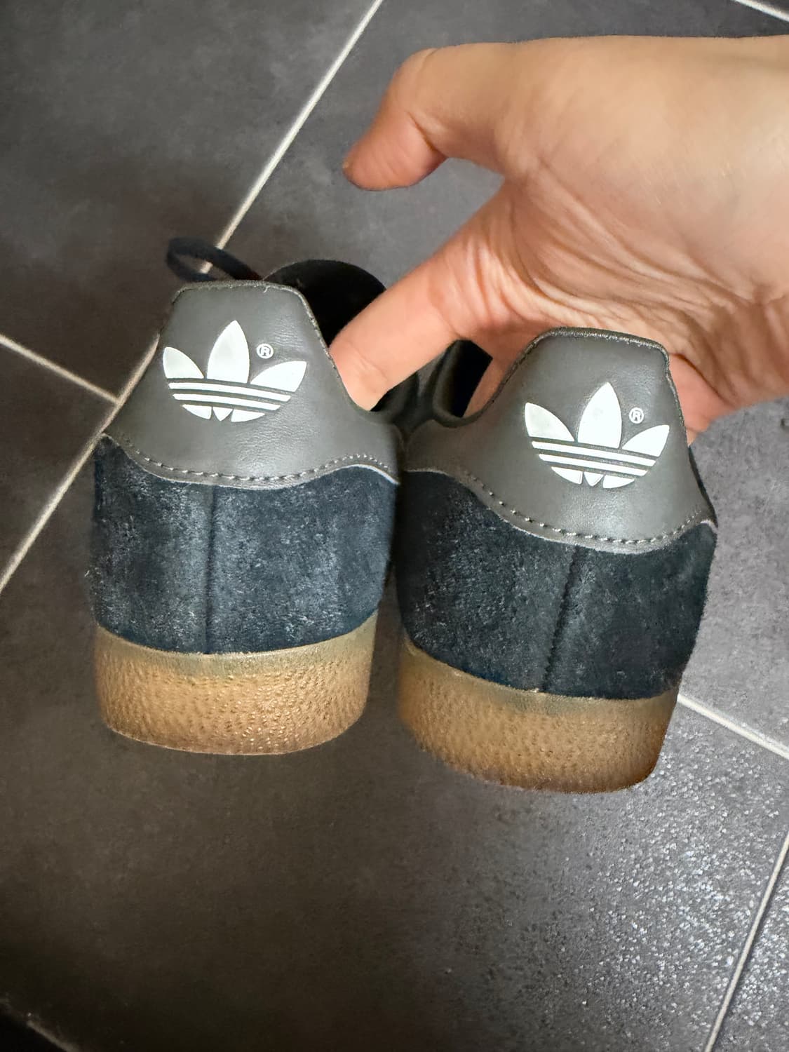 아디다스 가젤 코어 블랙 팬톤 240 상품이미지4