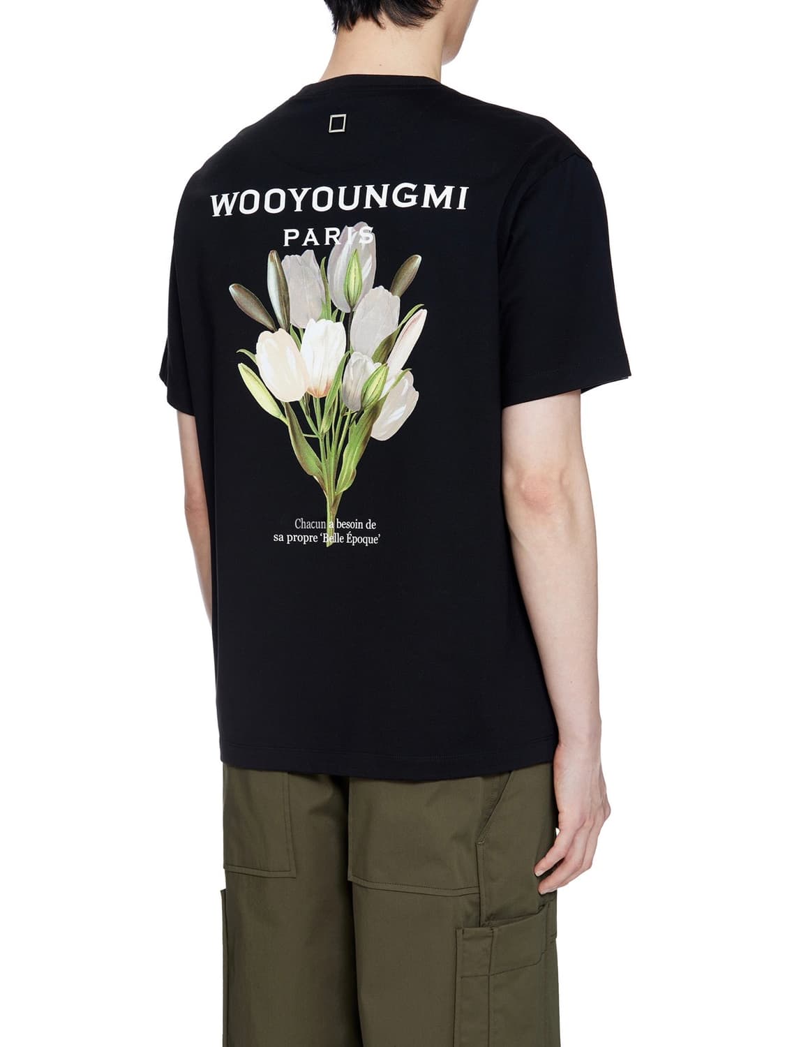 우영미 22S 플라워 프린트 백 로고 반팔 티셔츠 블랙 상품이미지2