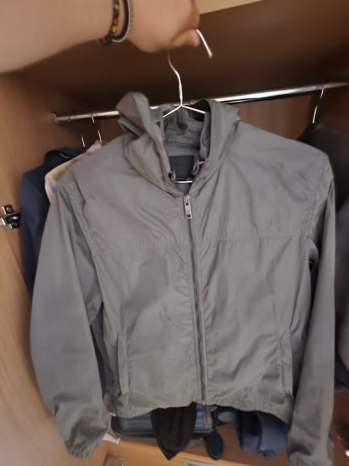 프라다 바람막이 상품이미지1