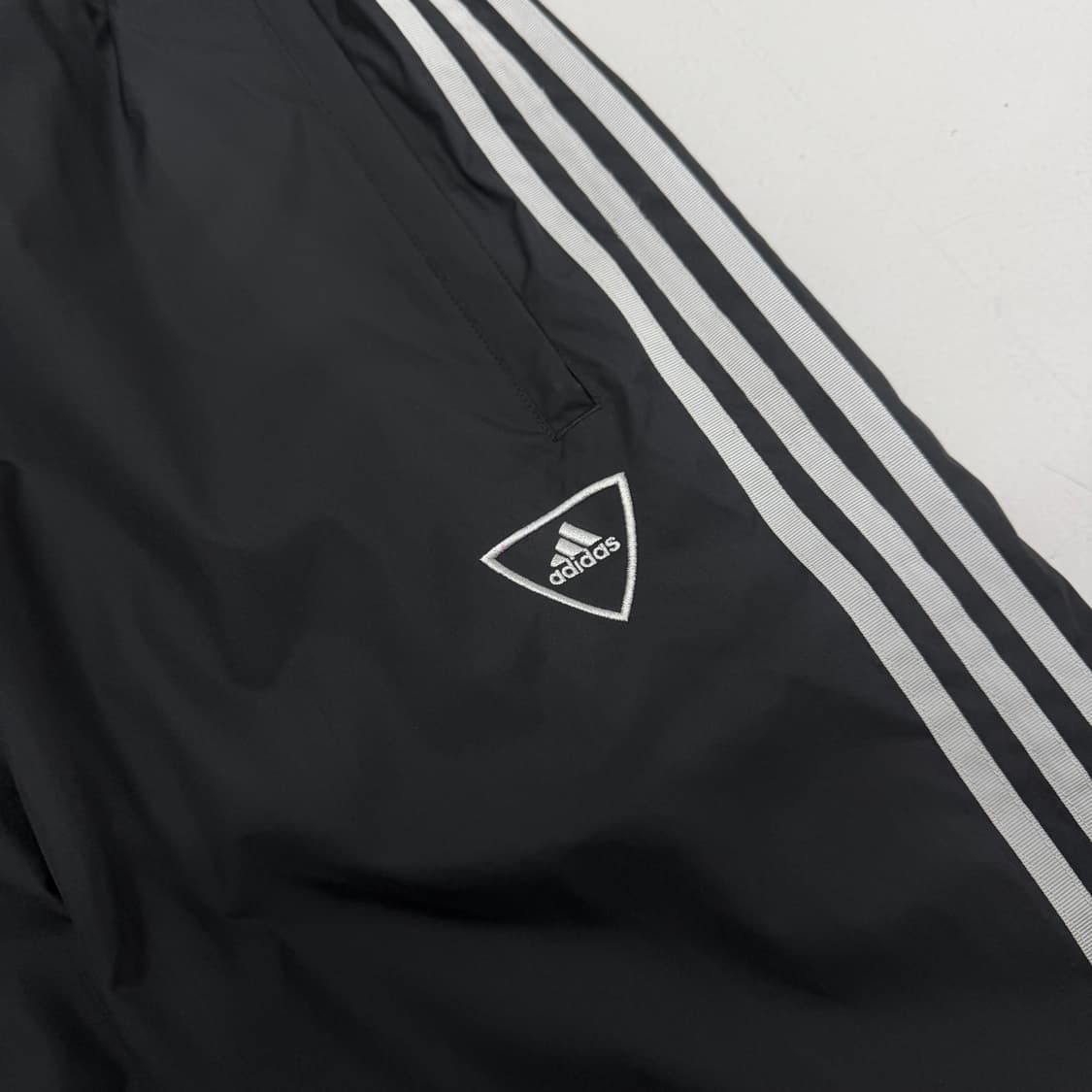 아디다스 00s 삼선 올드스쿨 와이드 바람막이 트랙팬츠 상품이미지3