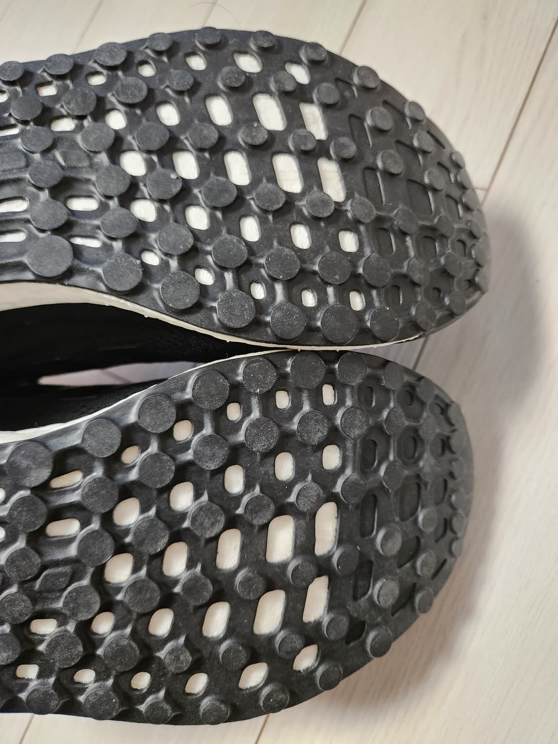 새상품급) 아디다스 운동화 리스판스 CQ0020 러닝화 사이즈240

러 상품이미지8