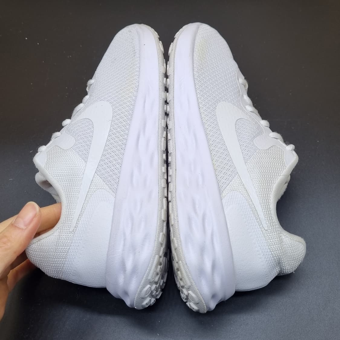 나이키 레볼루션6 화이트 운동화245 상품이미지5