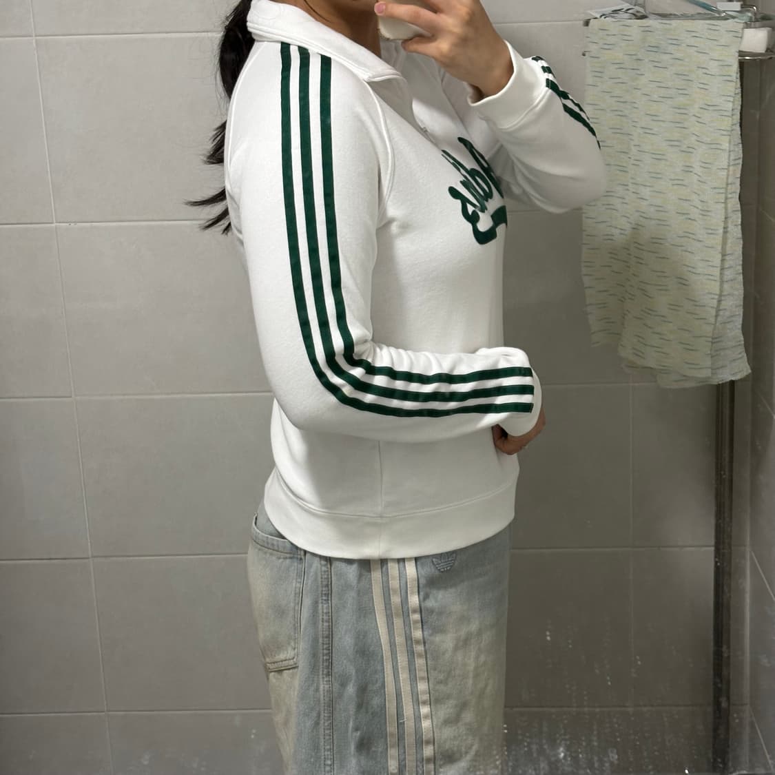 대대장) 아디다스 흰초 슬림핏 벨벳로고 반집업 상품이미지4