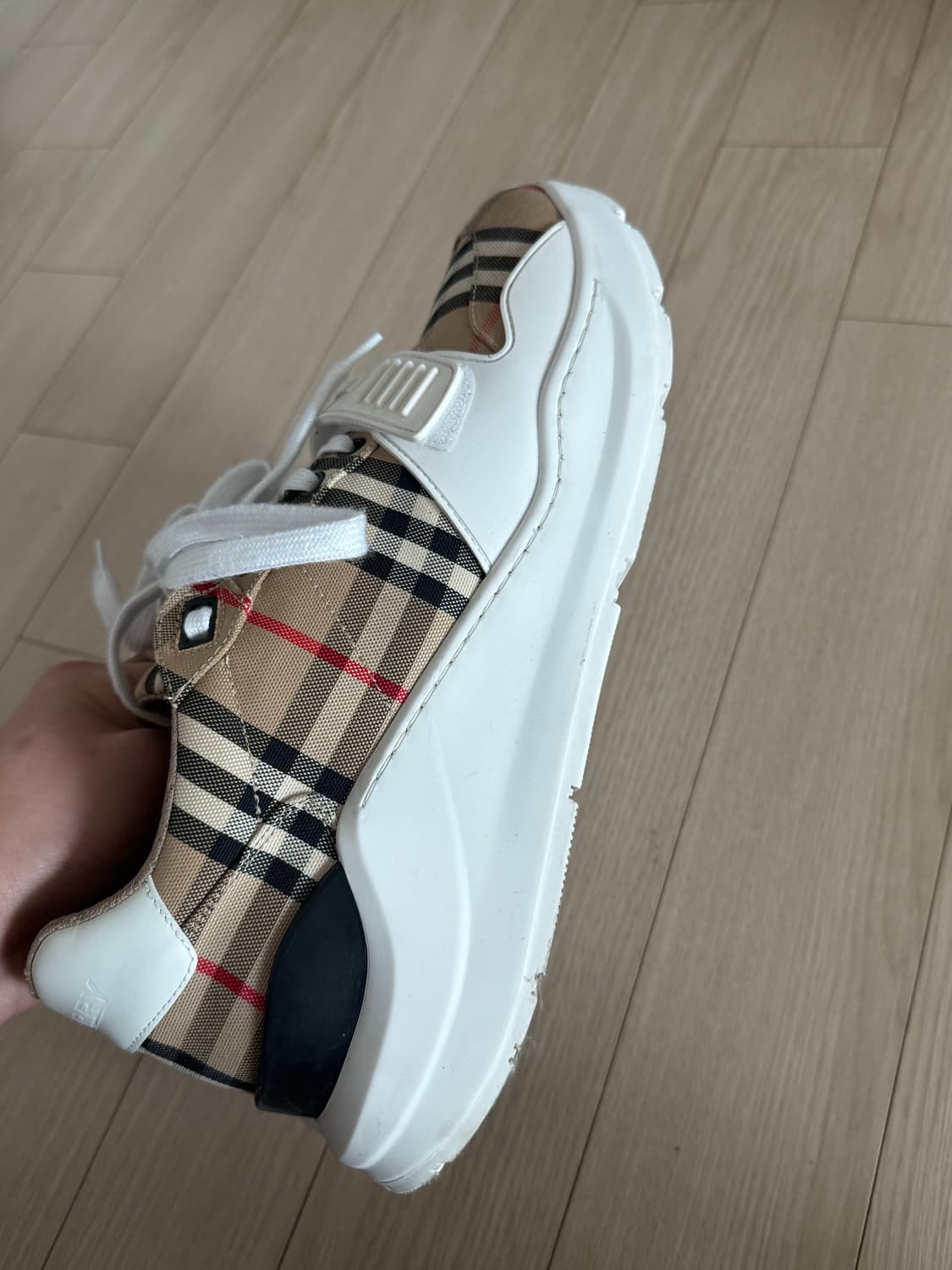 버버리 체크 스니커즈 44사이즈 상품이미지3