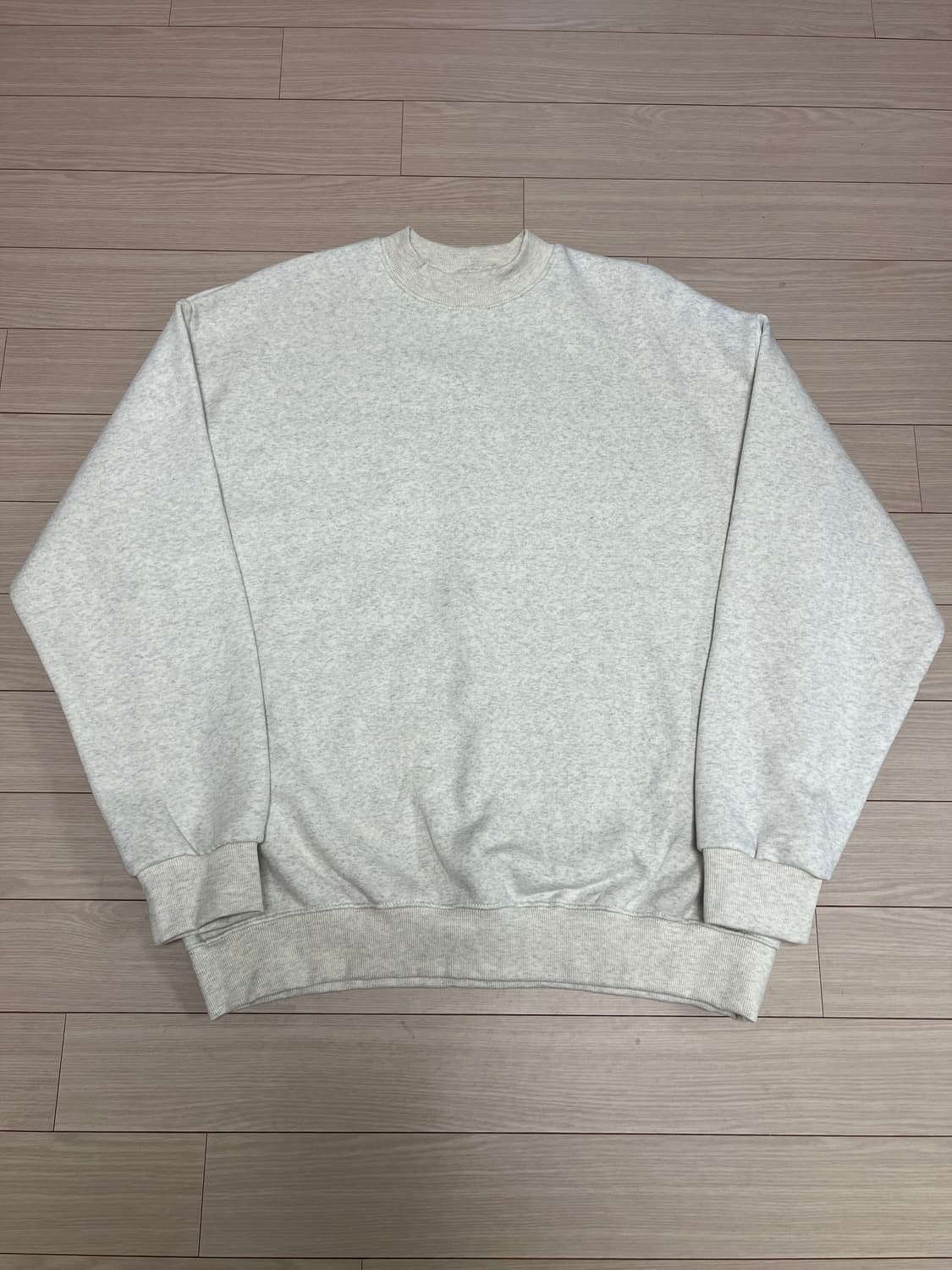 OVERSTAND 오버핏 기모 맨투맨 / 라이트 그레이 상품이미지1