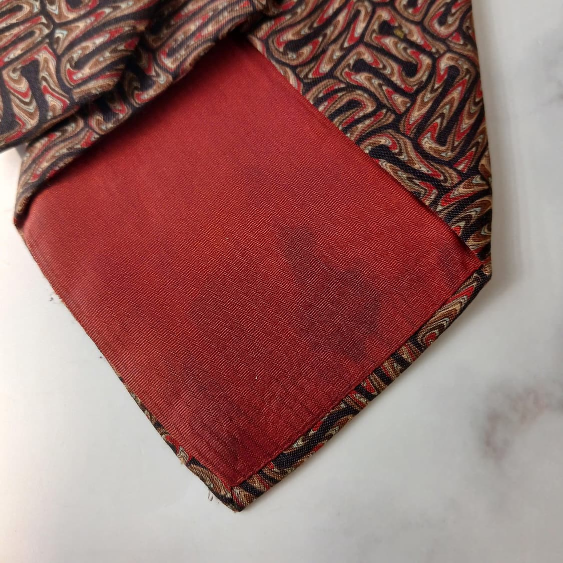 입생로랑 실크 브라운 웨이브 패턴 넥타이 10cm B등급 A18935
 상품이미지9