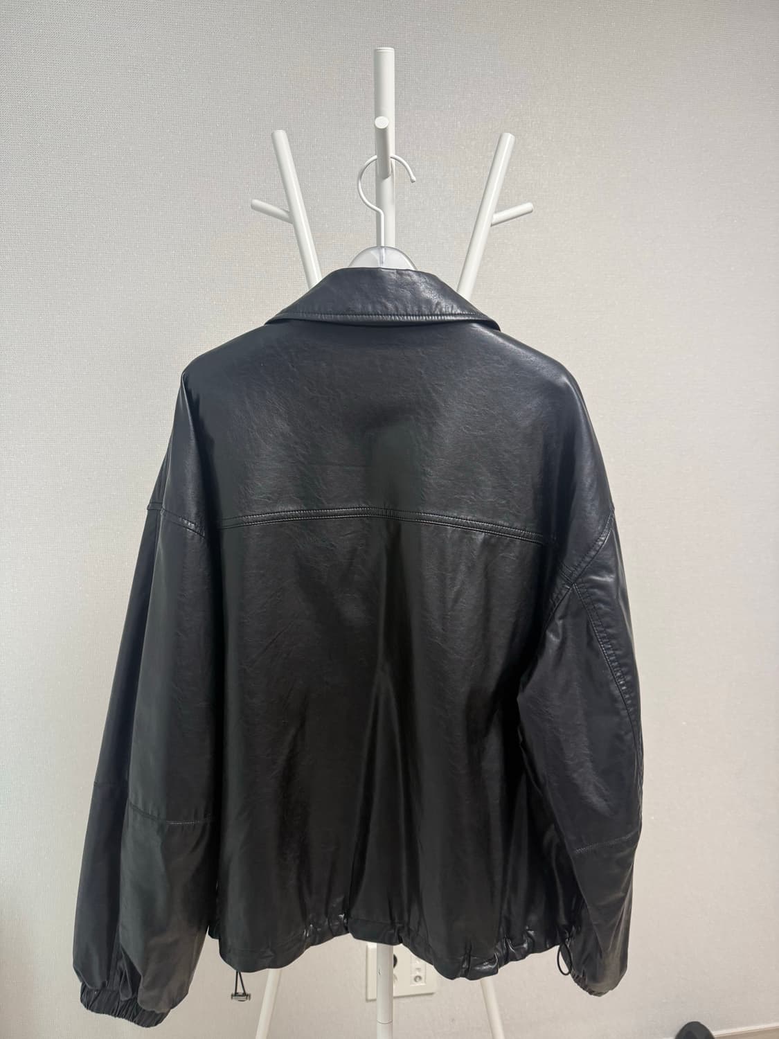 인사일런스우먼 비건 레더 오버핏 점퍼 블랙 상품이미지4