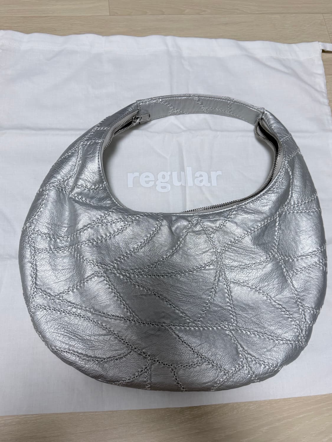 레귤러 호보백 실버 상품이미지1