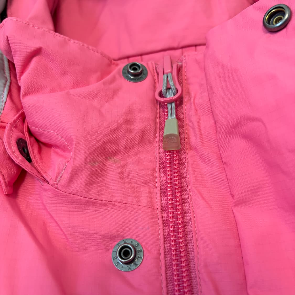 노스페이스 드라이벤트 딸기우유 후드 바람막이 상품이미지3