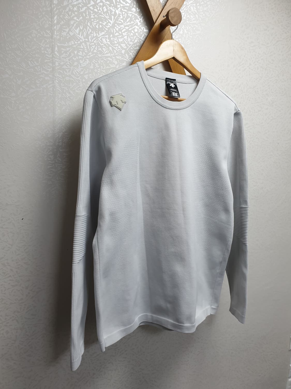 [남100] 데상트 트레이닝 기능성 긴팔티 상품이미지2