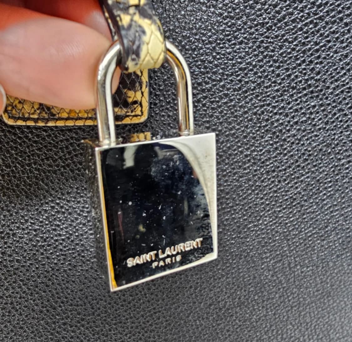 생로랑 세인트로랑 블랙 뱀피 핸드백 상품이미지9