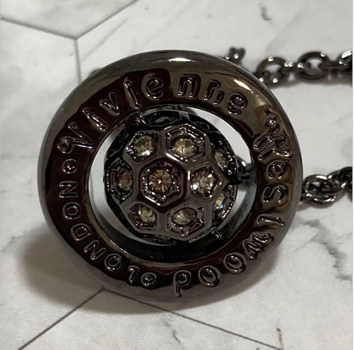 비비안웨스트우드 아카이브 화이트크리스탈 그레이실버 orb 팬던트 목걸이 상품이미지2