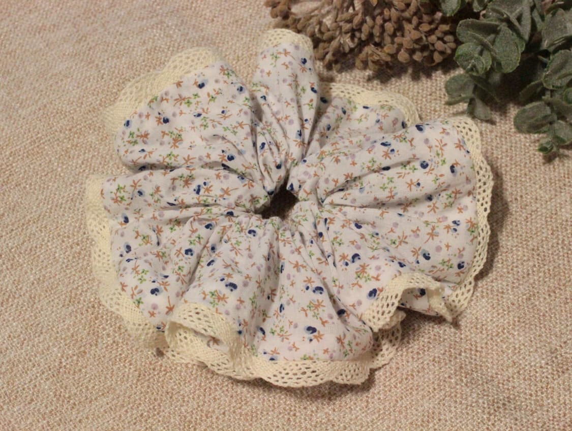 핸드메이드 블루 잔꽃 레이스 스크런치 상품이미지1