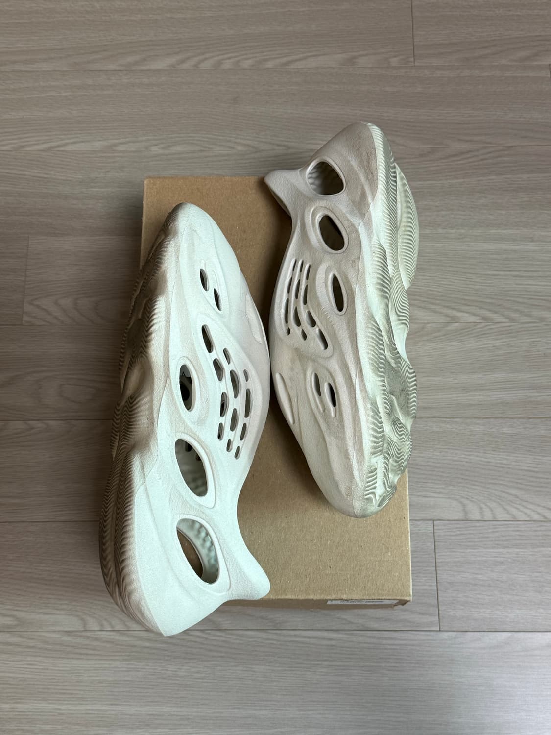 Yeezy Foam Runner Sand 이지 폼러너 샌드 상품이미지3