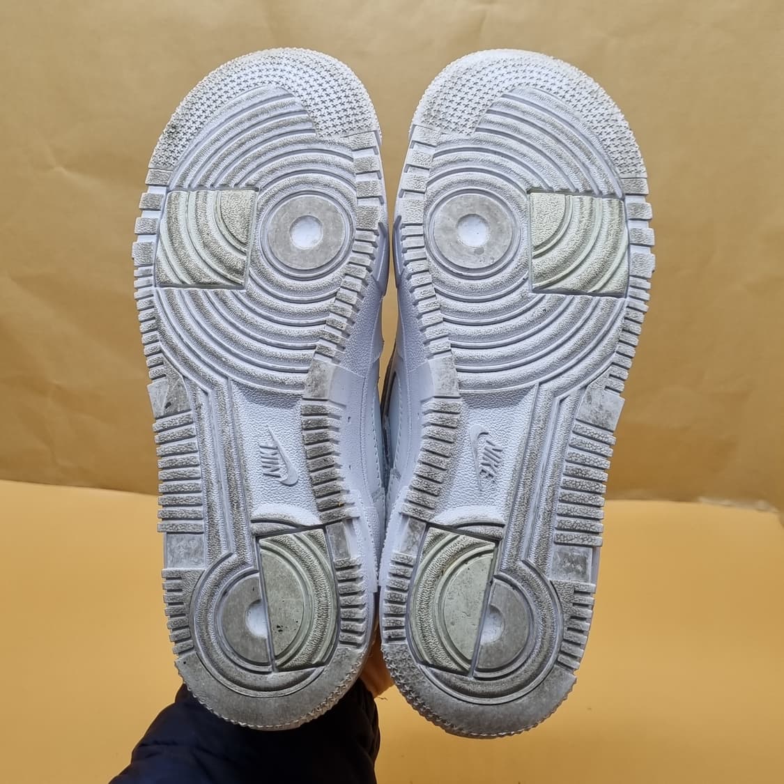 나이키 에어포스1 픽셀 운동화 225 상품이미지3