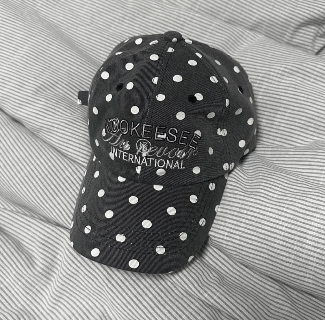 쿠키시 kookeesee 땡땡이 모자 상품이미지1