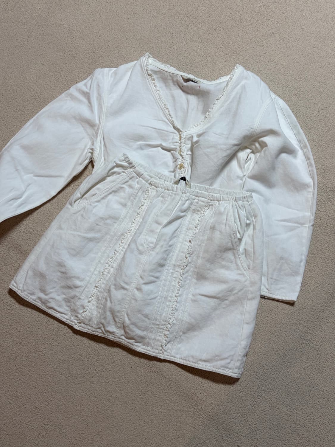 Overdue Flair 흰색 상의+스커트 세트 (착용샷 있음) 상품이미지1