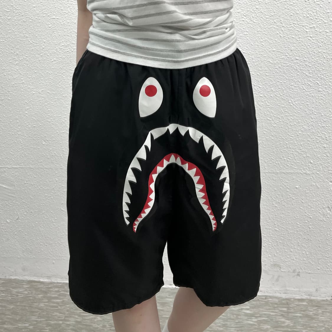 베이프 샤크 블랙 하프팬츠 XL 상품이미지1